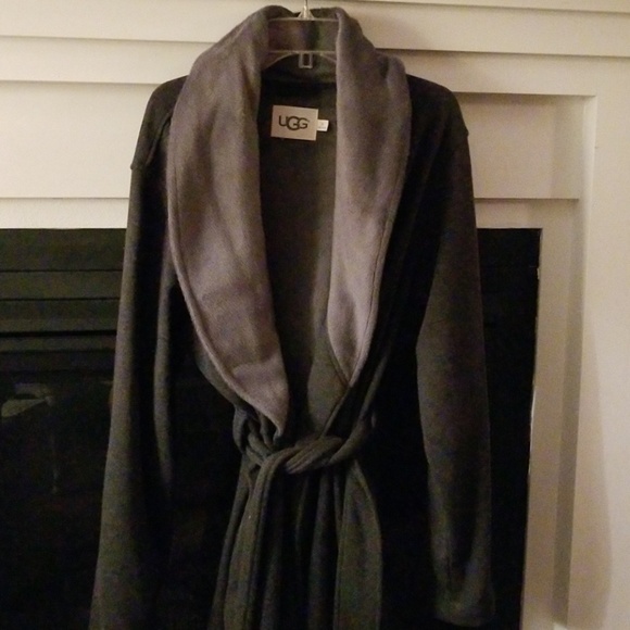 Ugg Robe - Picture 1 of 5